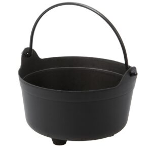 Svart kjele med håndtak