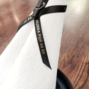 Silkebånd, svart - Hurra for 60 år - 10m