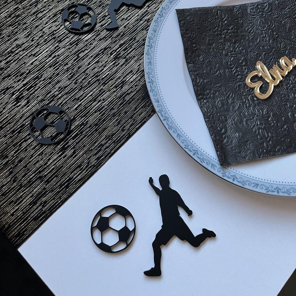 Bordkonfetti svart stor, fotball - 5 stk