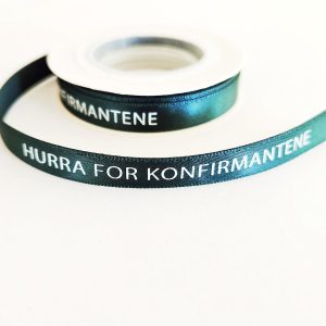 Silkebånd, mørk grønn - Hurra for konfirmantene - 10m