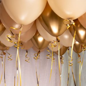Ballonghimmel gjør det selv, blush og gull – 30 ballonger