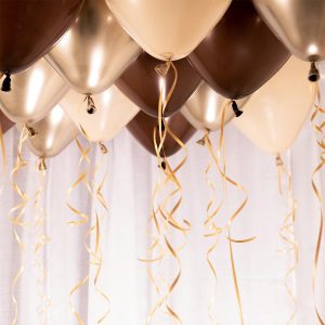 Ballonghimmel gjør det selv, natur og gull – 30 ballonger