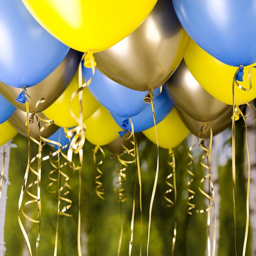 Ballonghimmel gjør det selv, blå, gul og gull - 30 ballonger