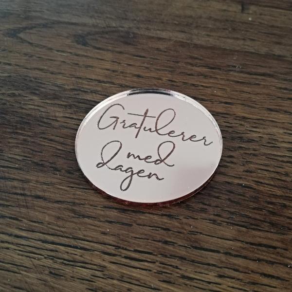 Gravert sirkel, speil rosegull - Gratulerer med dagen