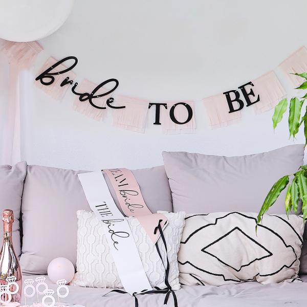 Banner med tassels, blush og svart - Bride To Be