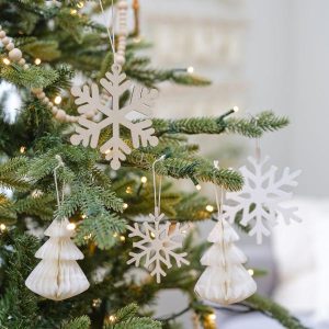 Julepynt, snøkrystaller og juletrær - 8 stk