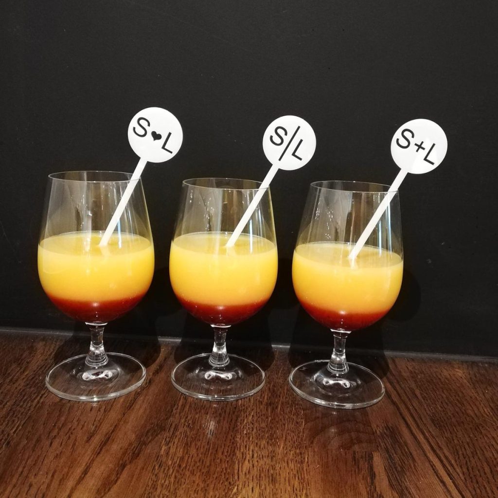 Drinkpinner med initialer, hvit - 10 stk