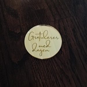 Gravert sirkel, speil gull - Gratulerer med dagen