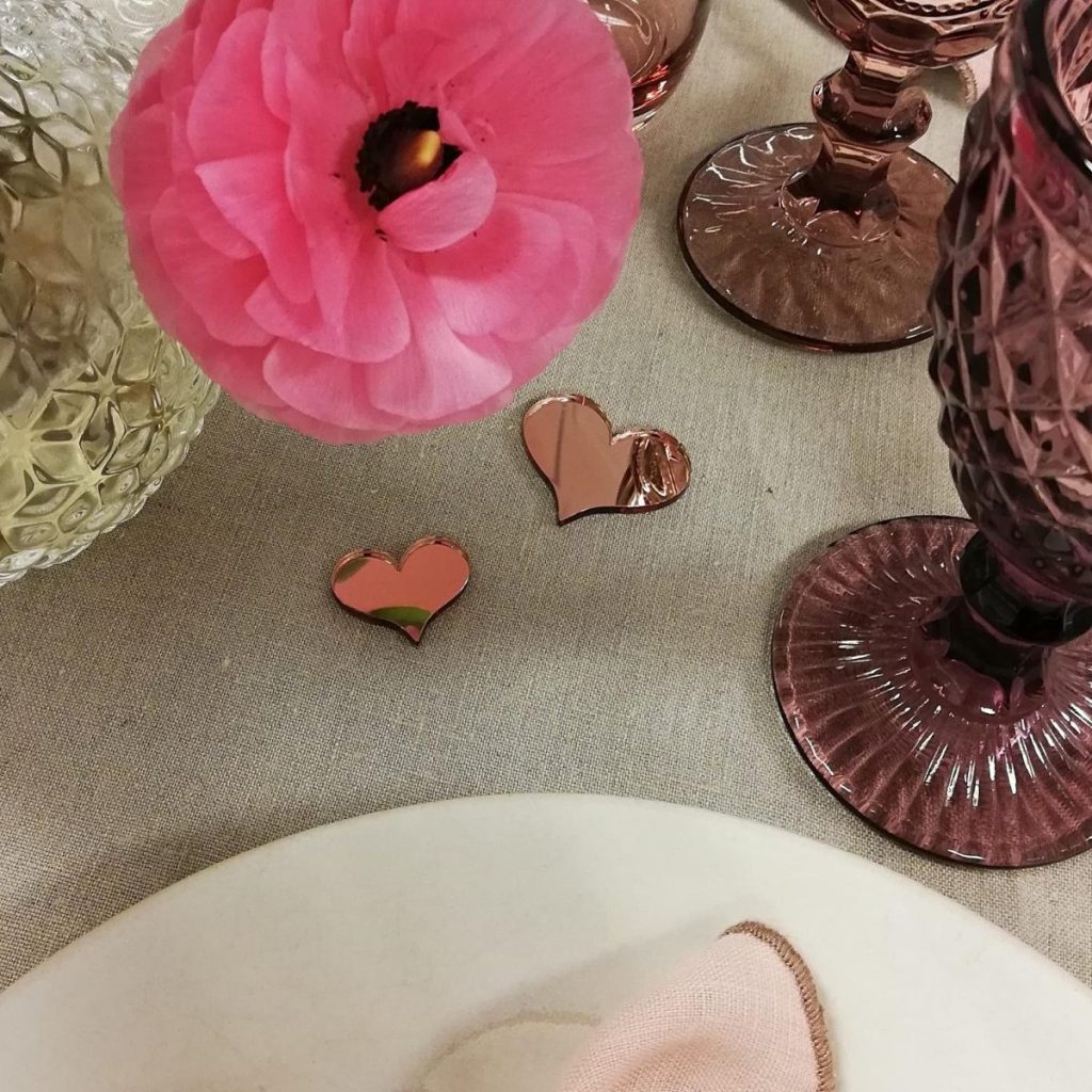 Bordkonfetti store hjerter, speil rosegull - 20 stk