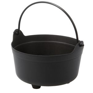 Svart kjele med håndtak