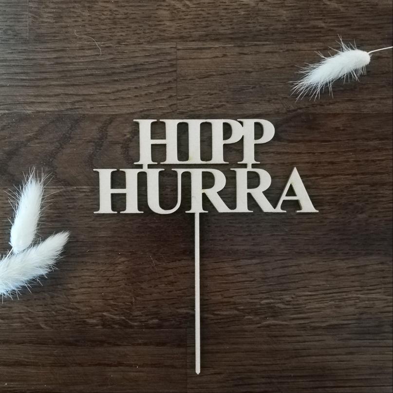 Kakepynt, treverk - Hipp hurra